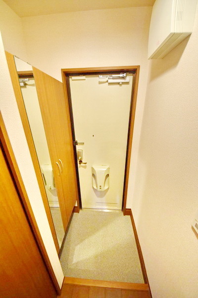 玄関　反転タイプのお部屋です。