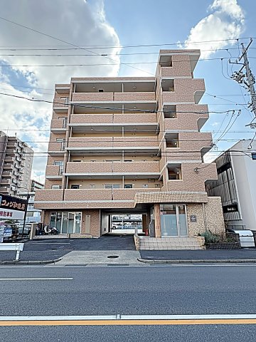 建物外観　外観：駐車場より