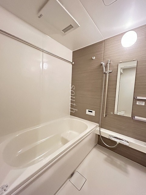 バス・シャワールーム　浴室乾燥機付きのお風呂