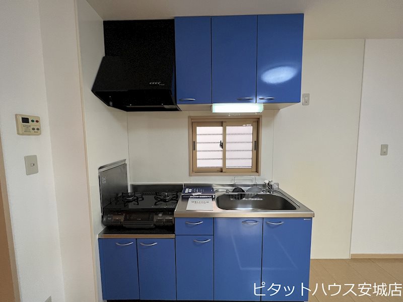 キッチン　同物件別部屋