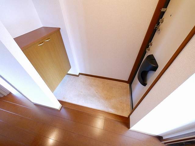 玄関　収納もある玄関です