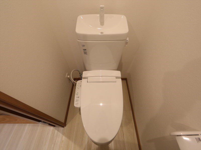 トイレ　温水洗浄暖房便座付トイレ