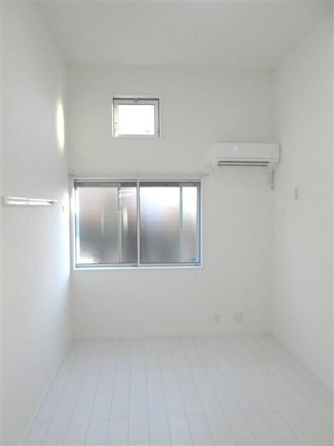 居室・リビング　別号室参考写真(反転)