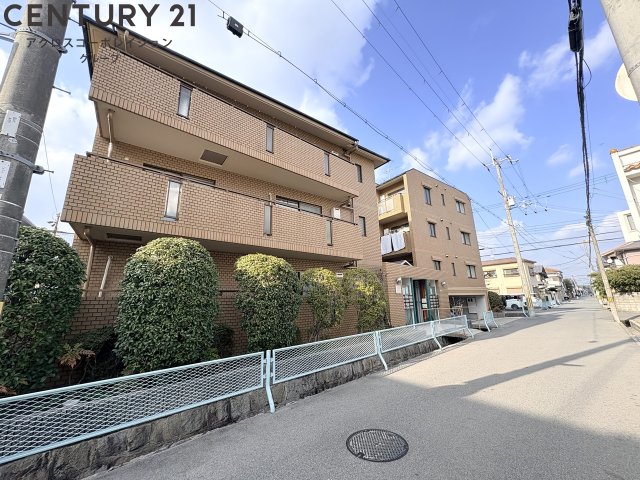 建物外観　敷地内駐車場あり