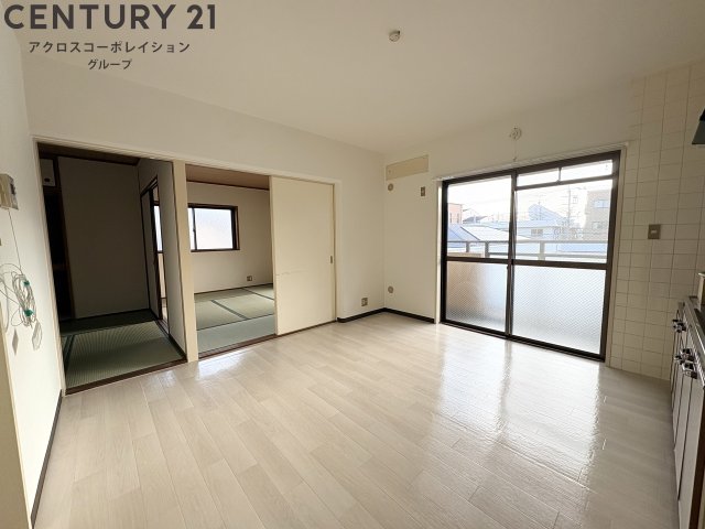 居室・リビング　バルコニーに面してあり日当たり良好です