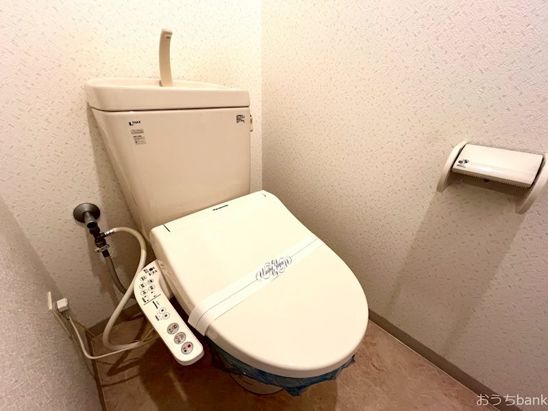 トイレ　温水洗浄便座も付いてます