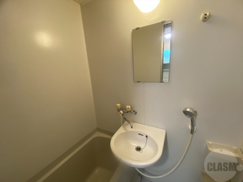 洗面設備　鏡付き洗面台