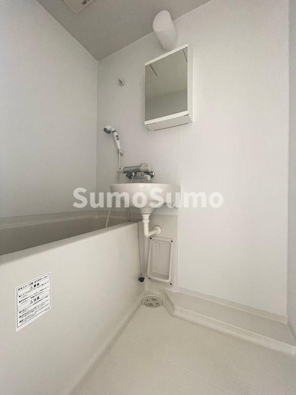 バス・シャワールーム　落ち着いた空間のお風呂です