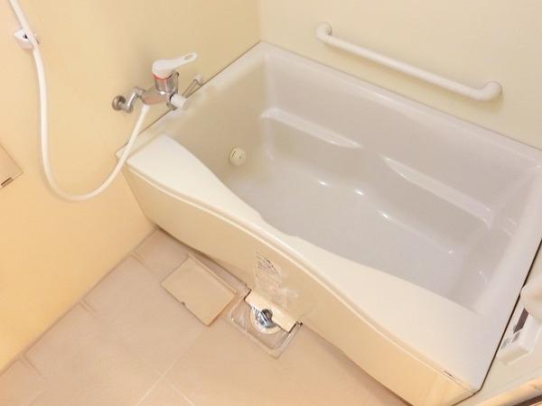 バス・シャワールーム　浴室乾燥機、追い焚き機能付きバス！