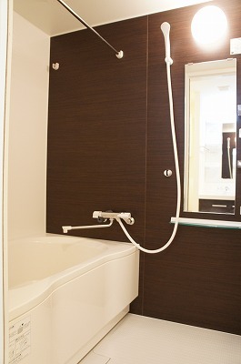 バス・シャワールーム　落ち着いた空間のお風呂です