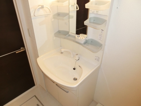 洗面設備　独立洗面台で朝の準備も快適です♪