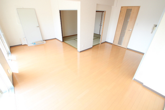 居室・リビング　※別号室の写真となります。現状と異なる場合は現状優先となりま