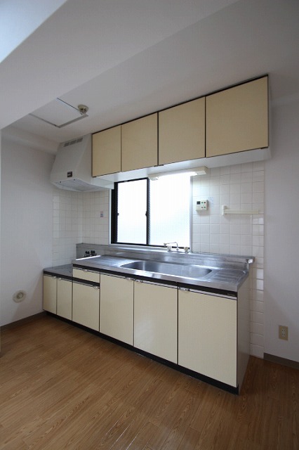 キッチン　同物件別号室の写真です。