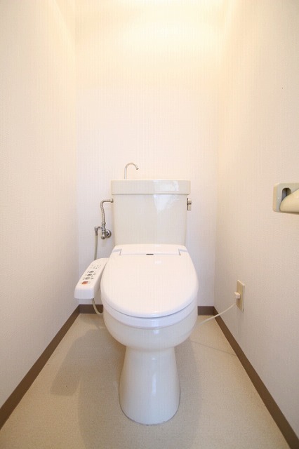 トイレ　同物件別号室の写真です。