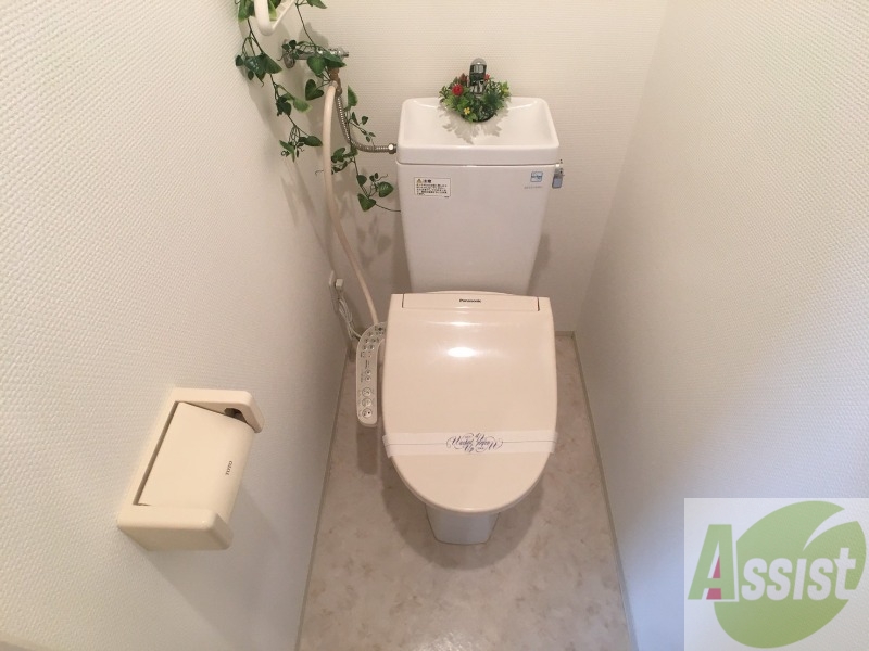 トイレ　ウォシュレット機能がついたトイレ。安心して使用できますね。