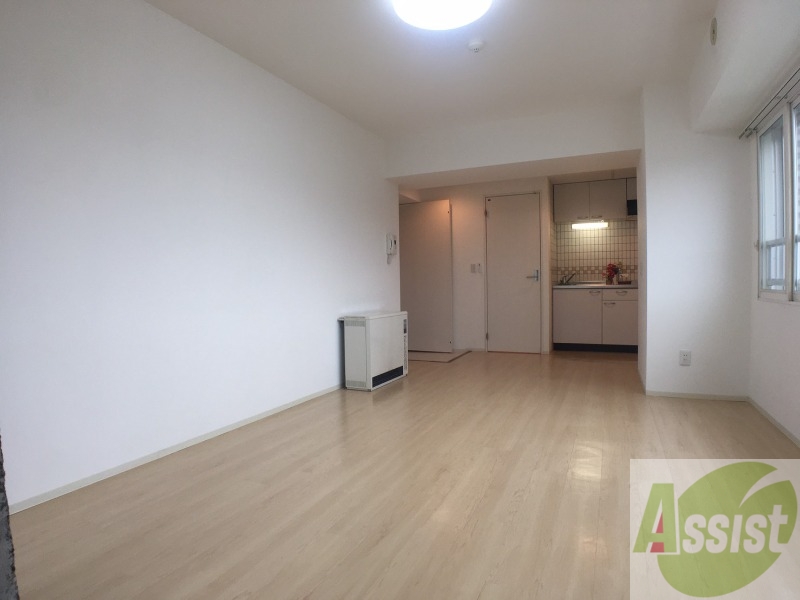 居室・リビング　リビングです。木目のフローリングが落ち着きますね。