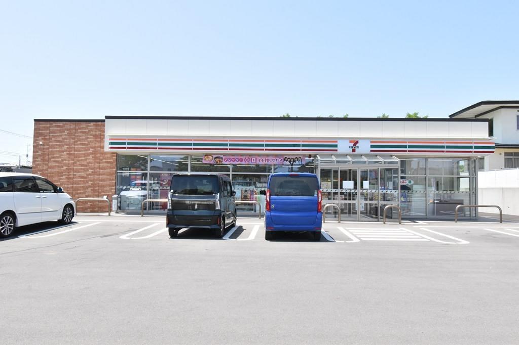 コンビニ　セブンイレブン飯島道東1丁目店（コンビニ）まで1000m