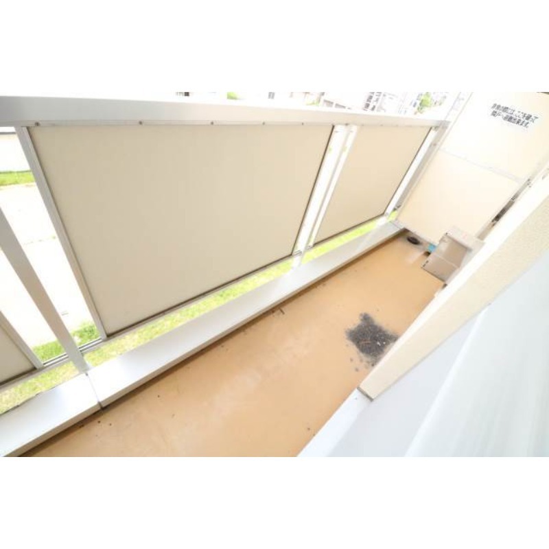 バルコニー　バルコニー広々！洗濯物も干せます！