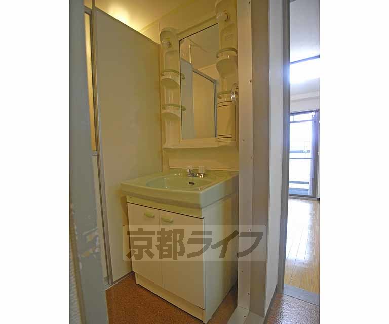 洗面設備　綺麗な洗面所です。