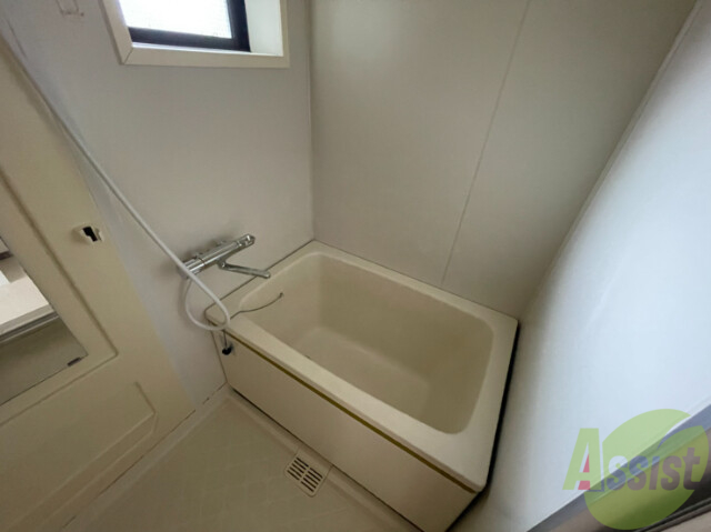 バス・シャワールーム　広いバスタブに足が伸ばせて、ゆっくりできますね。