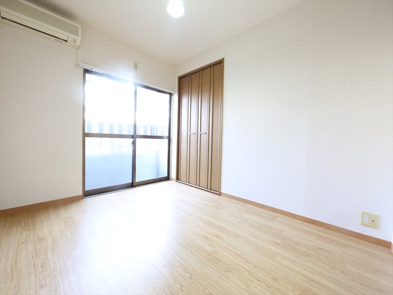 居室・リビング　洋室6帖　クローゼット（収納充実してます）エアコン付