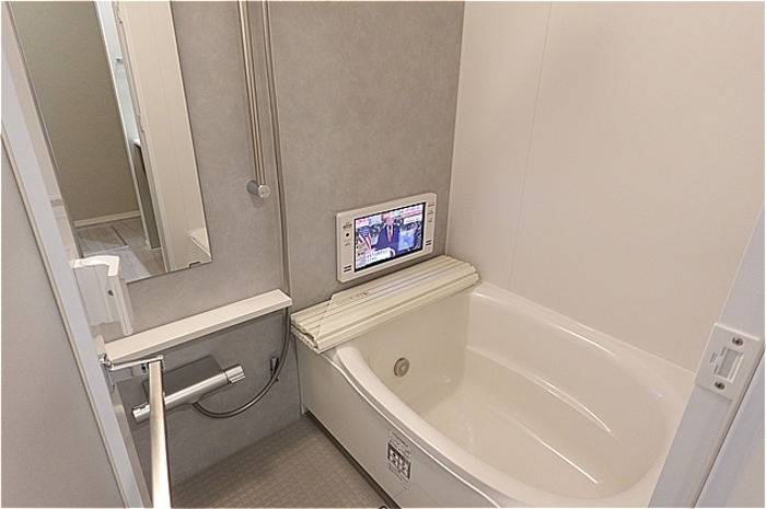 バス・シャワールーム　ＴＶ・換気暖房乾燥機付き浴室