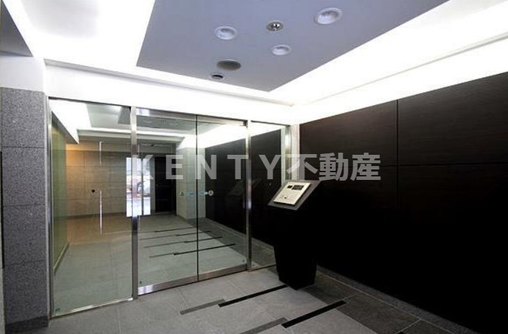 エントランス　落ち着いたエントランスです