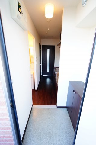 玄関　※同物件・同タイプの写真です。