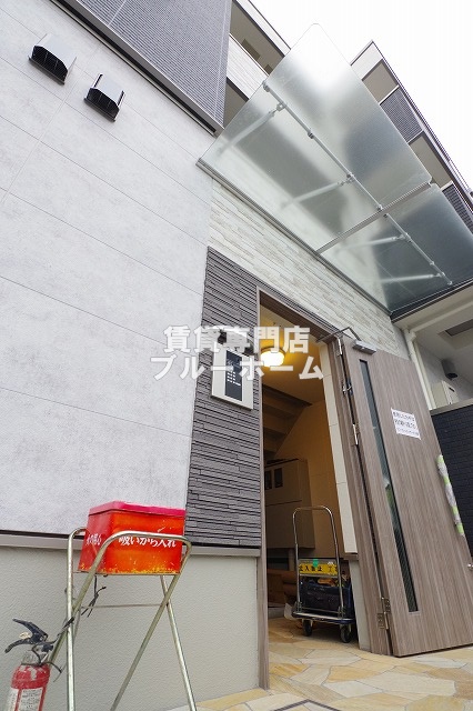 建物外観　3階建てのアパートです！（2024/3/20撮影）