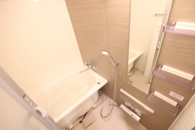 バス・シャワールーム　３０５号室の写真です。