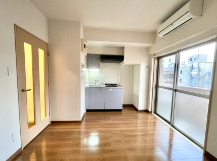 居室・リビング　☆明るい洋室☆