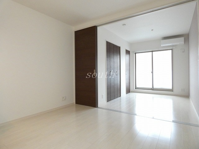 居室・リビング　洗練された清潔感漂う清楚な仕上がり