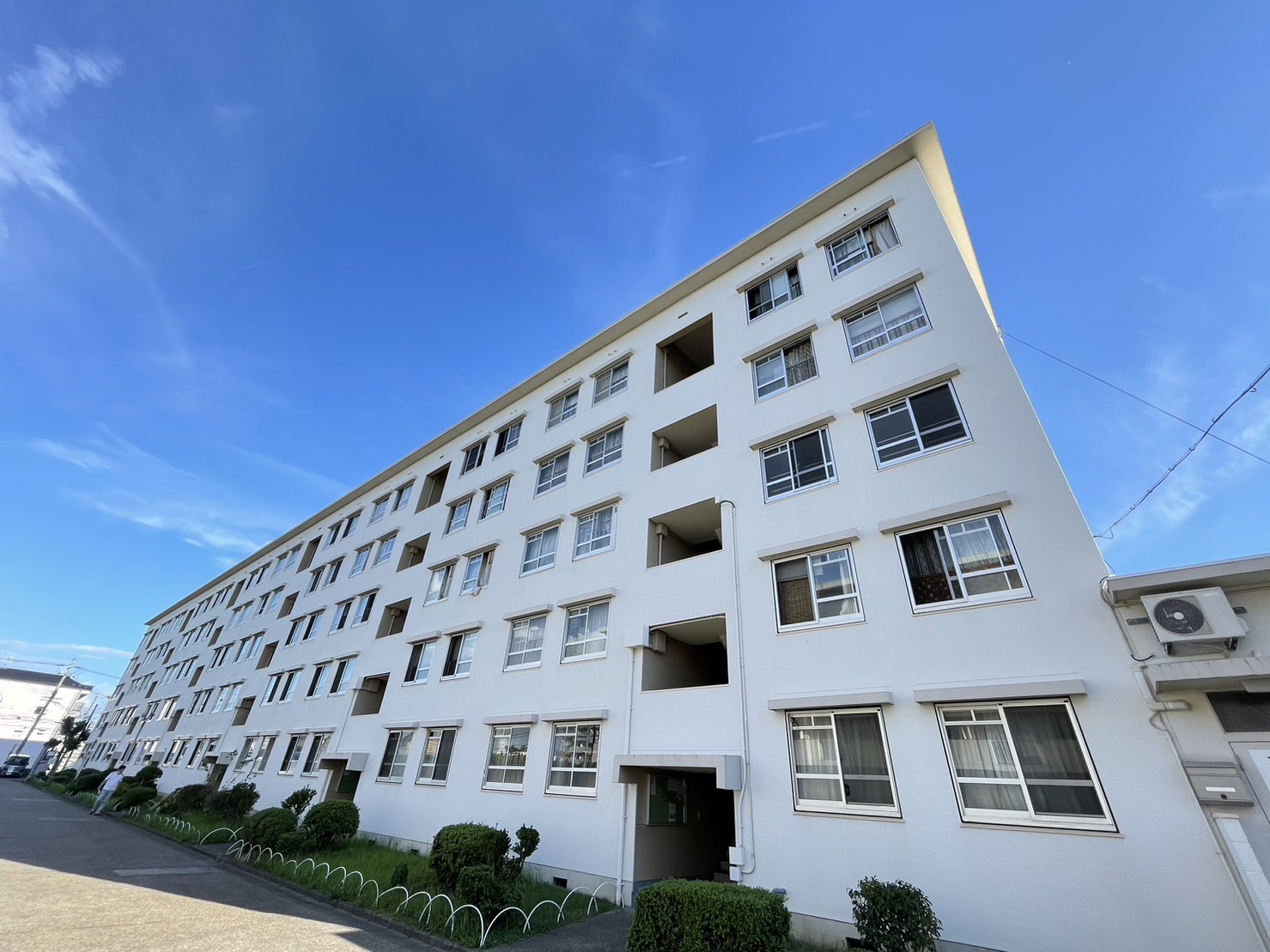 星陵台住宅1号棟の外観写真