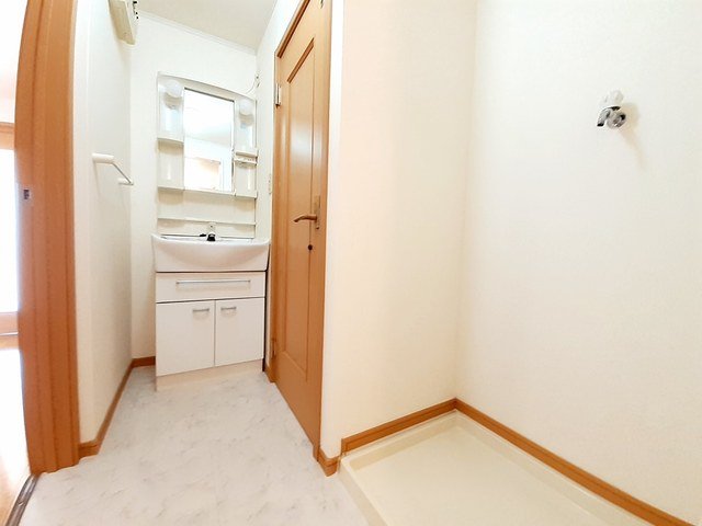 洗面設備　脱衣スペースもあります