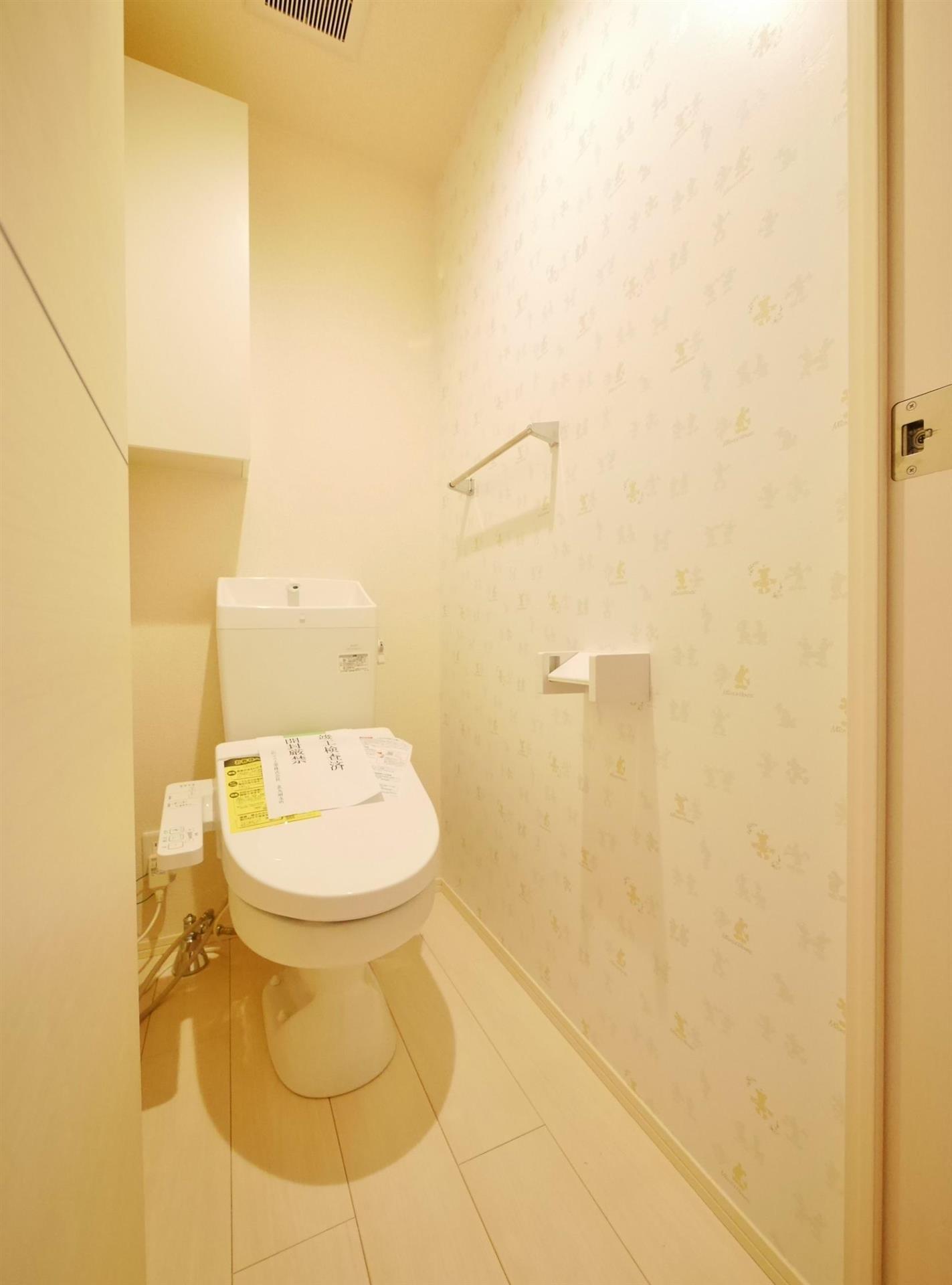 トイレ　壁紙がかわいらしいトイレです★