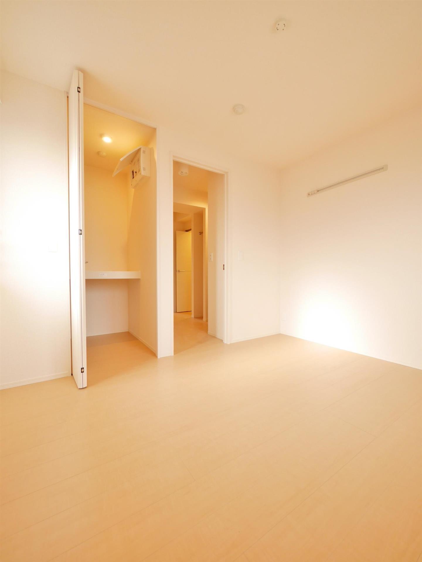 その他　ウォークインクローゼットが何かと役立ちます☆