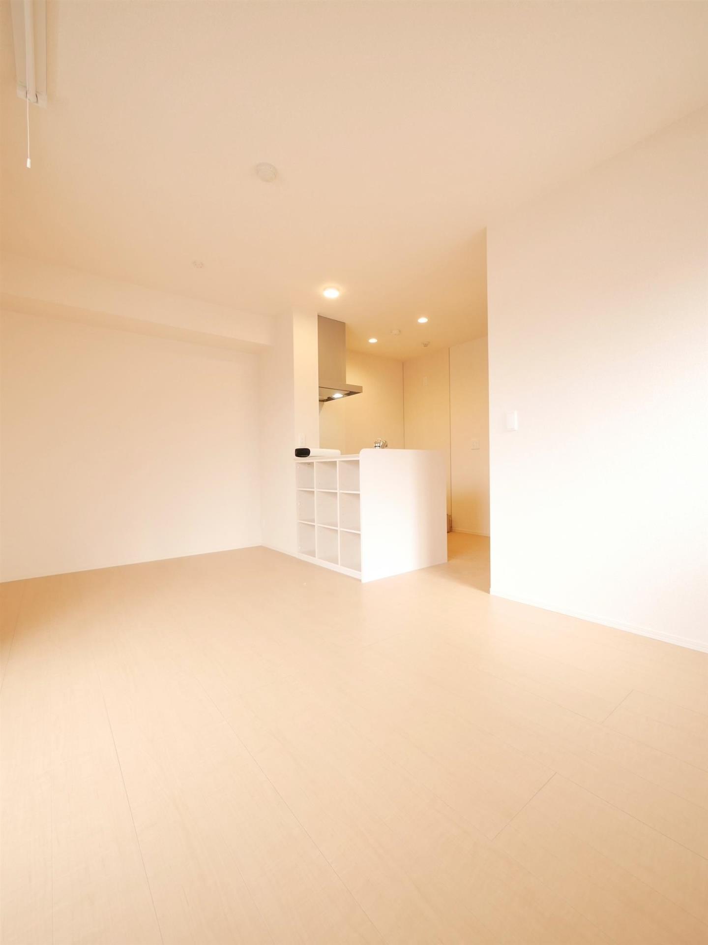 その他部屋・スペース　キッチンからは広いリビングが見渡せます。