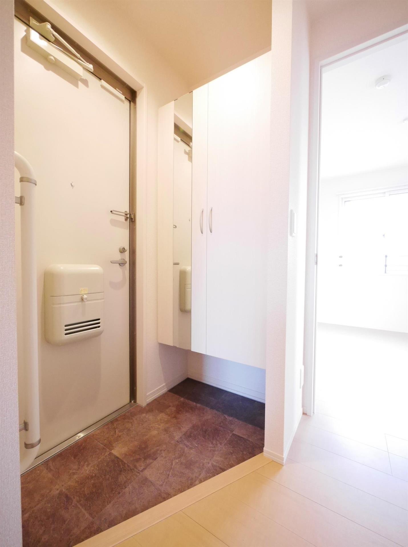 玄関　明るい玄関です♪収納もたっぷり。