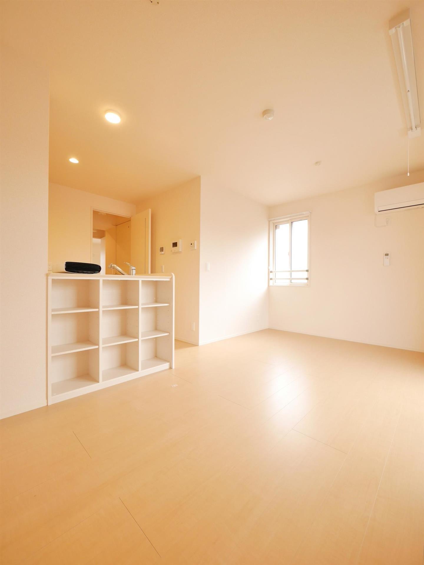 居室・リビング　室内干し用ハンガーバーもあって便利☆