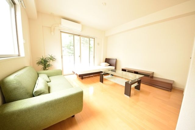 居室・リビング　★8.2帖の明るい洋室です★