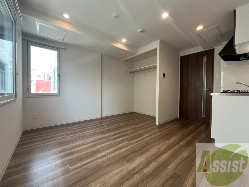 その他部屋・スペース　木目のフローリングは落ち着きのある印象のお部屋になりますね。