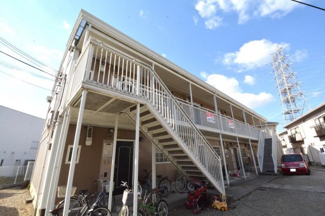 建物外観　敷地内に駐車場あります♪