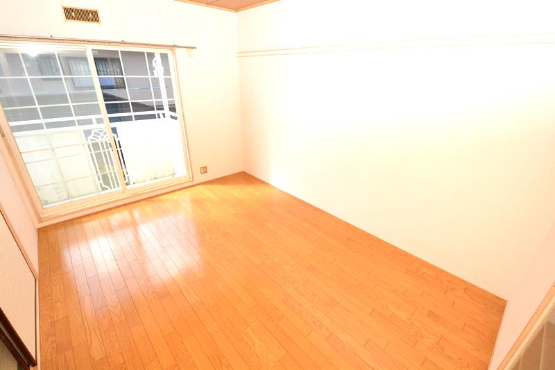 居室・リビング　床色が明るくて綺麗です♪