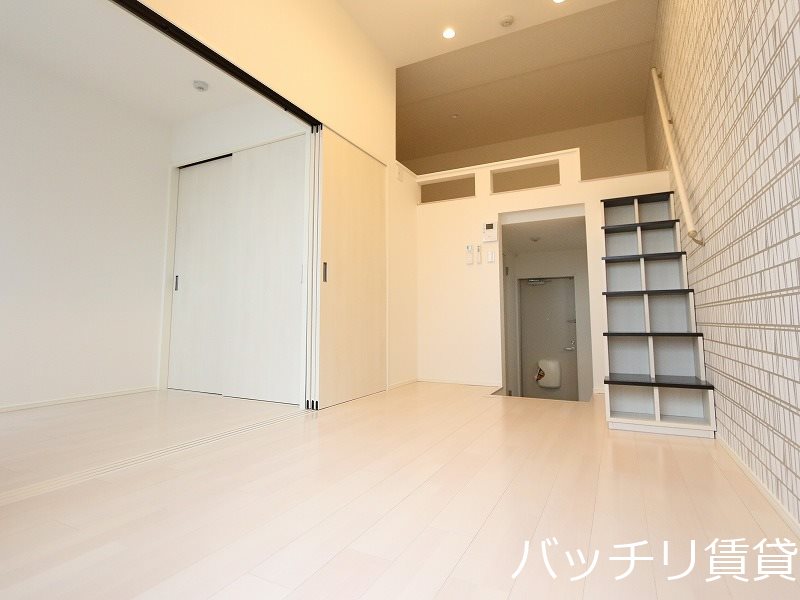 居室・リビング　同型タイプの為、現状を優先致します。