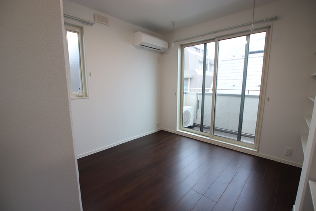 その他部屋・スペース　【洋室５．８帖】南向きの明るい居室