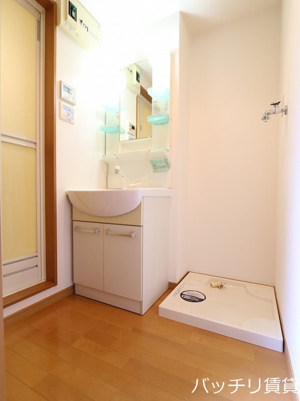 洗面設備　※同型タイプ写真のため、現状優先。