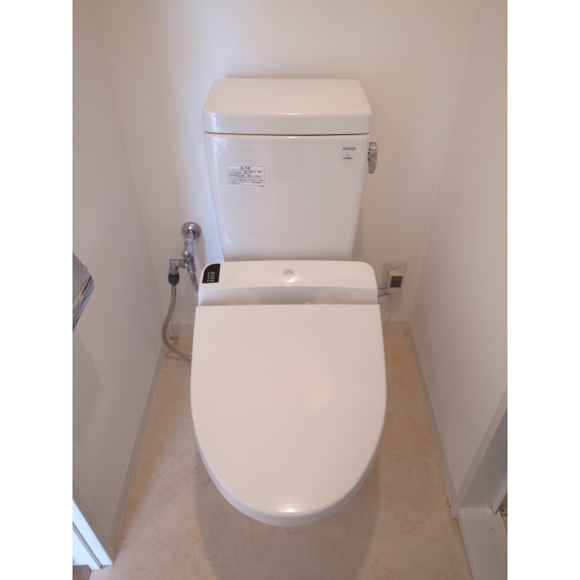 トイレ　※他のお部屋の写真です。