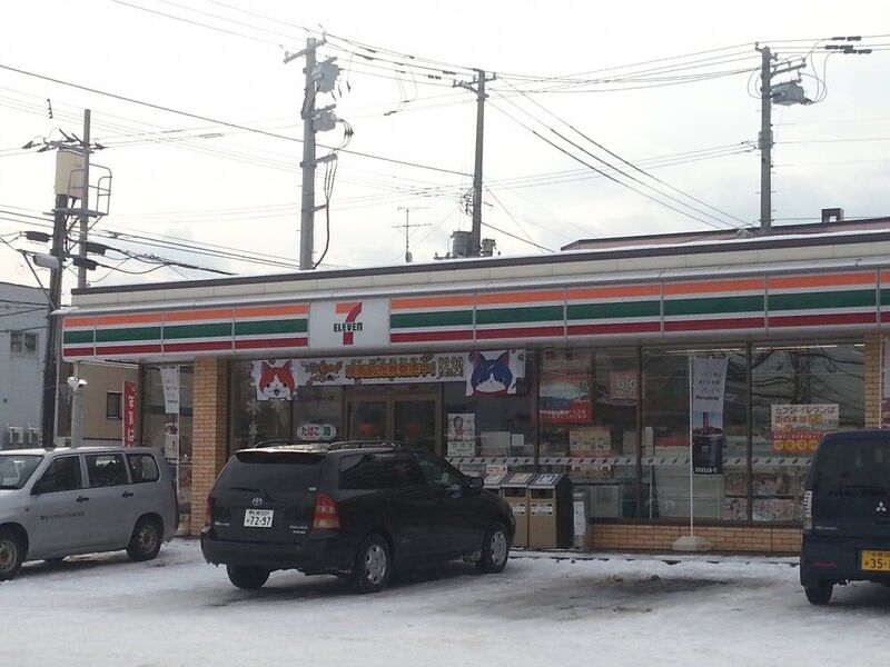 コンビニ　セブンイレブン月寒東5条店（コンビニ）まで311m