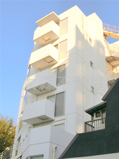 建物外観　2002年9月築　RC鉄筋コンクリート造地上7階地下1階建て