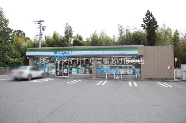 コンビニ　ファミリーマート新城東沖野店（コンビニ）まで885m